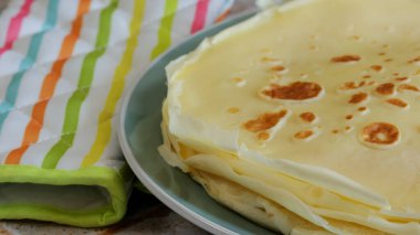 Tabaktaki gözleme yığını