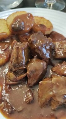 pieces of carbonade  la flamande close-up