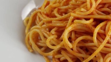 tabak domates soslu spagetti yakın çekim