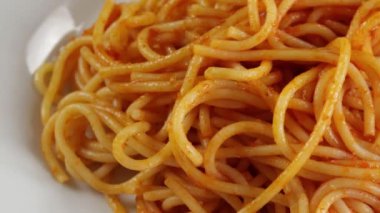 tabak domates soslu spagetti yakın çekim