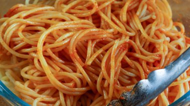 dish of spaghetti with tomato sauce close up