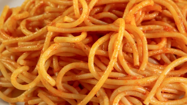 Tallrik Spaghetti Med Tomatsås Nära Håll — Stockfoto
