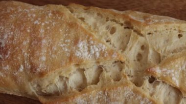 Baget yakın plan, masanın üzerinde.