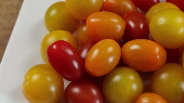 Żółte Pomarańczowe Czerwone Pomidory Wiśniowe Zbliżenie — Wideo stockowe