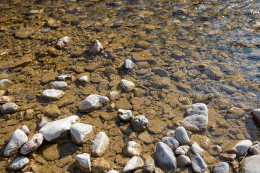 Nehir yatağını kapatın.