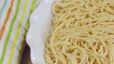 Spagetti tabağı. Yakın çekim.