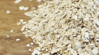 Yulaf ezmesi yığını, yakın plan, masanın üstünde.