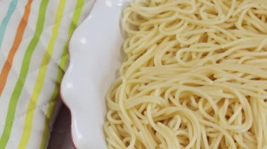 Spagetti tabağı. Yakın çekim.