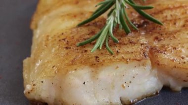 Julyen fileto tereyağında pişirilmiş.