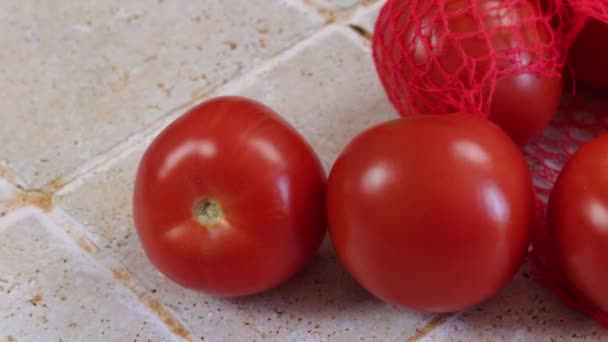 Plusieurs Tomates Gros Plan Sur Une Table — Video