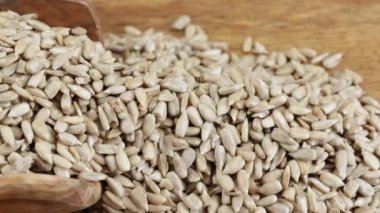 Çekirdek tohumu, yakın plan, masanın üstünde.