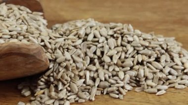 Çekirdek tohumu, yakın plan, masanın üstünde.