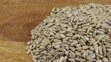 Çekirdek tohumu, yakın plan, masanın üstünde.