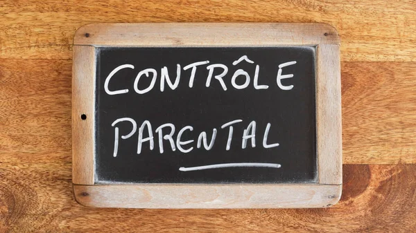 the words \'Parental Control\' written in French on a slate
