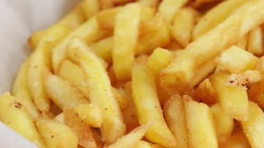 Bir yığın patates kızartması, yakın plan.
