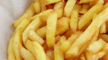 Bir yığın patates kızartması, yakın plan.