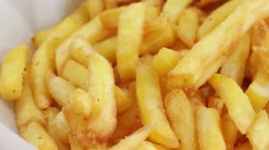 Bir yığın patates kızartması, yakın plan.