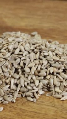 Çekirdek tohumu, yakın plan, masanın üstünde.