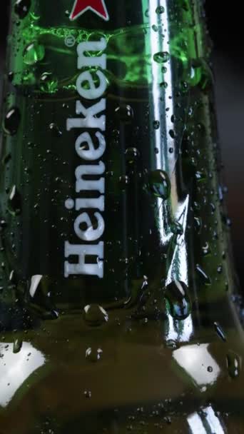 Vaison Romaine Francia Marzo 2023 Heineken Brand Glass Beer Bottle — Vídeos de Stock