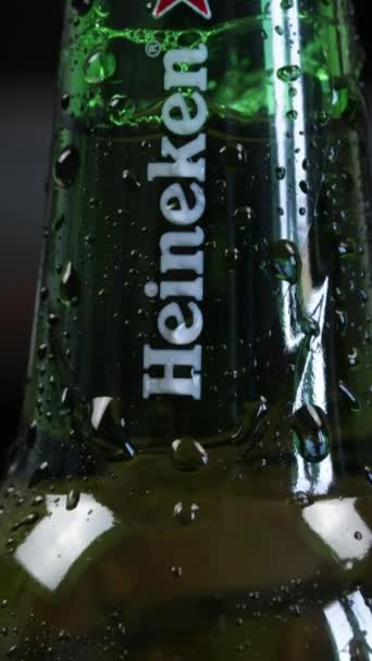 Vaison Romaine Francie Března 2023 Skleněná Láhev Piva Značky Heineken — Stock video