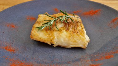 Julyen fileto tereyağında pişirilmiş.