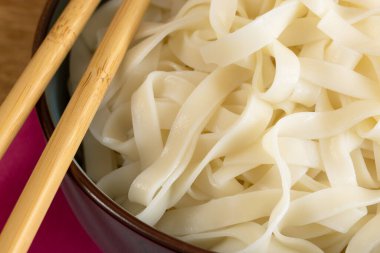 Çin eriştesi tabağı. Kapatın.