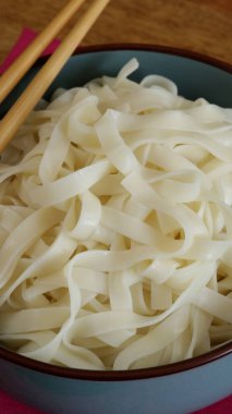 Çin eriştesi tabağı. Kapatın.