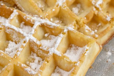 Krema serpiştirilmiş küçük waffle 'lar