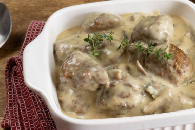 Mantar soslu köfte.