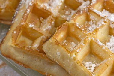 Krema serpiştirilmiş küçük waffle 'lar