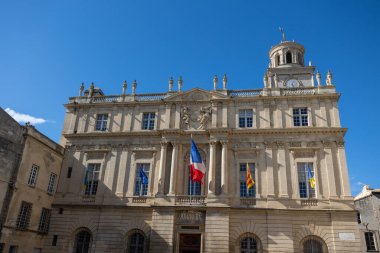 Arles belediyesinin ön cephesi, Bouches-du-Rhne (Fransa)