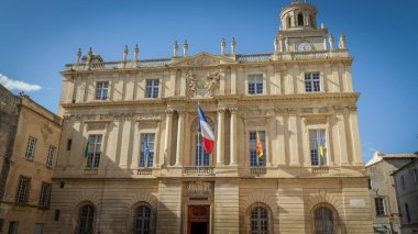 Arles belediyesinin ön cephesi, Bouches-du-Rhne (Fransa)