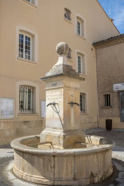 Groux-les-Bains, Provence, Fransa 'daki Anma Çeşmesi