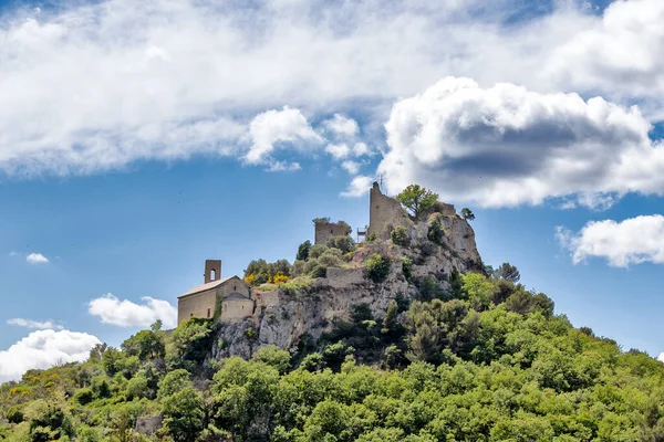 Stock image view of the village and the castle of Entrechaux in the Vaucluse