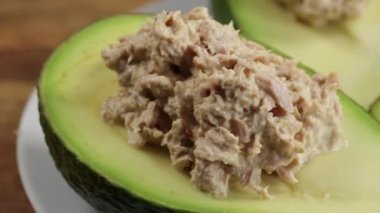 Avokado ve mayonez, yakın plan.