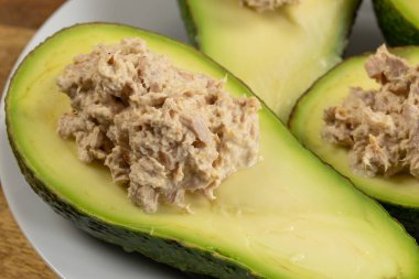 Avokado ve mayonez, yakın plan.