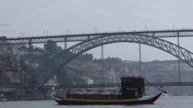 Douro, Porto şehri ve Dom Luis Köprüsü manzarası (Portekiz))