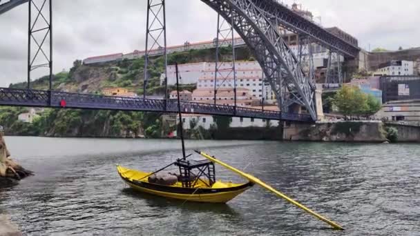Bateau Rabelo Pont Dom Lus Porto Cais Cidade Porto Portugal — Vídeo de Stock