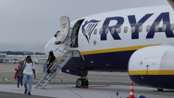 Marignane Bouches Rhne Γαλλία 05292023 Αεροσκάφος Της Ryanair Στην Άσφαλτο — Αρχείο Βίντεο
