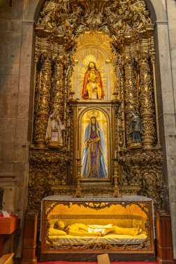 Igreja dos Carmelitas kilisesinde (Porto, Portekiz)