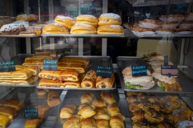 Bir Portekiz fırınının penceresi