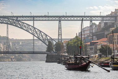 Douro, Porto şehri ve Dom Luis Köprüsü manzarası (Portekiz))