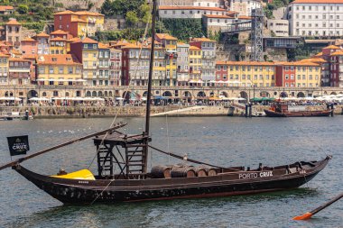 Porto, Kuzey Bölgesi, Portekiz - 06012023: Douro Nehri manzarası ve 