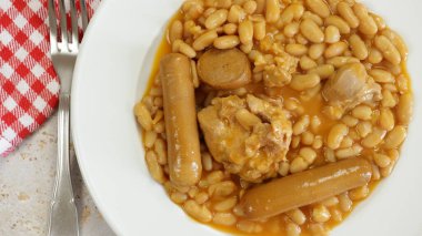 Cassoulet, yakın, bir tabak üzerinde