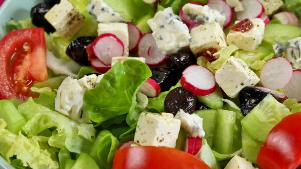 Peynirli Karışık Salata Yakın Plan — Stok fotoğraf