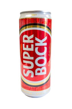 Vaison le Romaine, Vaucluse, Fransa - 07062023: Portekiz Super Bock birası beyaz arka planda izole edilmiş