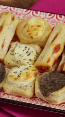 Aperatifler için çeşitli hamur işleri. Kapatın.