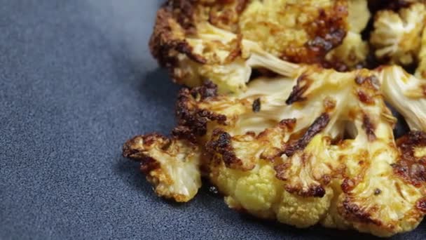 Plate Baked Spiced Cauliflower Pieces — Vídeos de Stock
