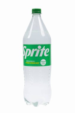 Vaison la Romaine, Vaucluse, Fransa - 072023: Beyaz arka planda izole edilmiş Sprite marka şişe