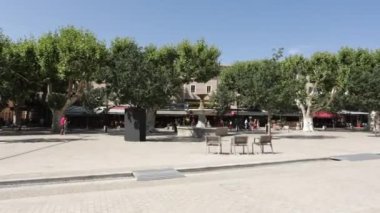 Vaison la Romaine, Vaucluse, Fransa - 07232023: Montfort Vaucluse, Fransa)